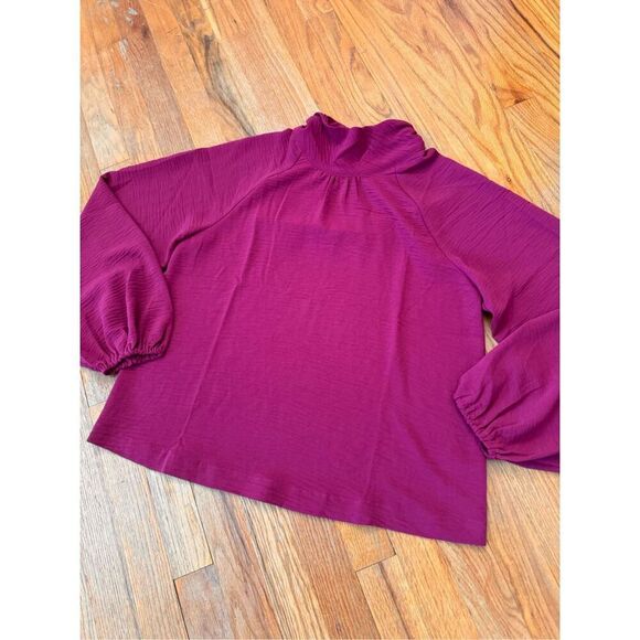 NWOT Evereve Devin Gathered Smocked Blouse Size M - Picture 5 of 11